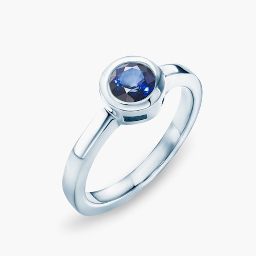 Pierścionek zaręczynowy SAVICKI: białe złoto, niebieski szafir